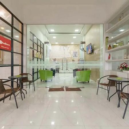 Reddoorz Plus @ Cemara Asri מדאן מראה חיצוני תמונה