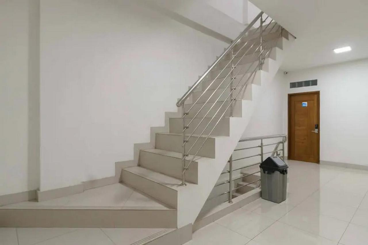 Reddoorz Plus @ Cemara Asri מדאן מראה חיצוני תמונה