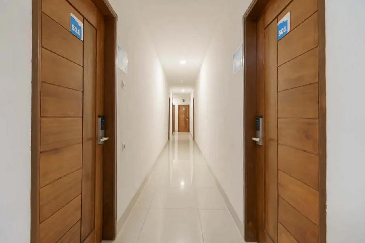 Reddoorz Plus @ Cemara Asri מדאן מראה חיצוני תמונה