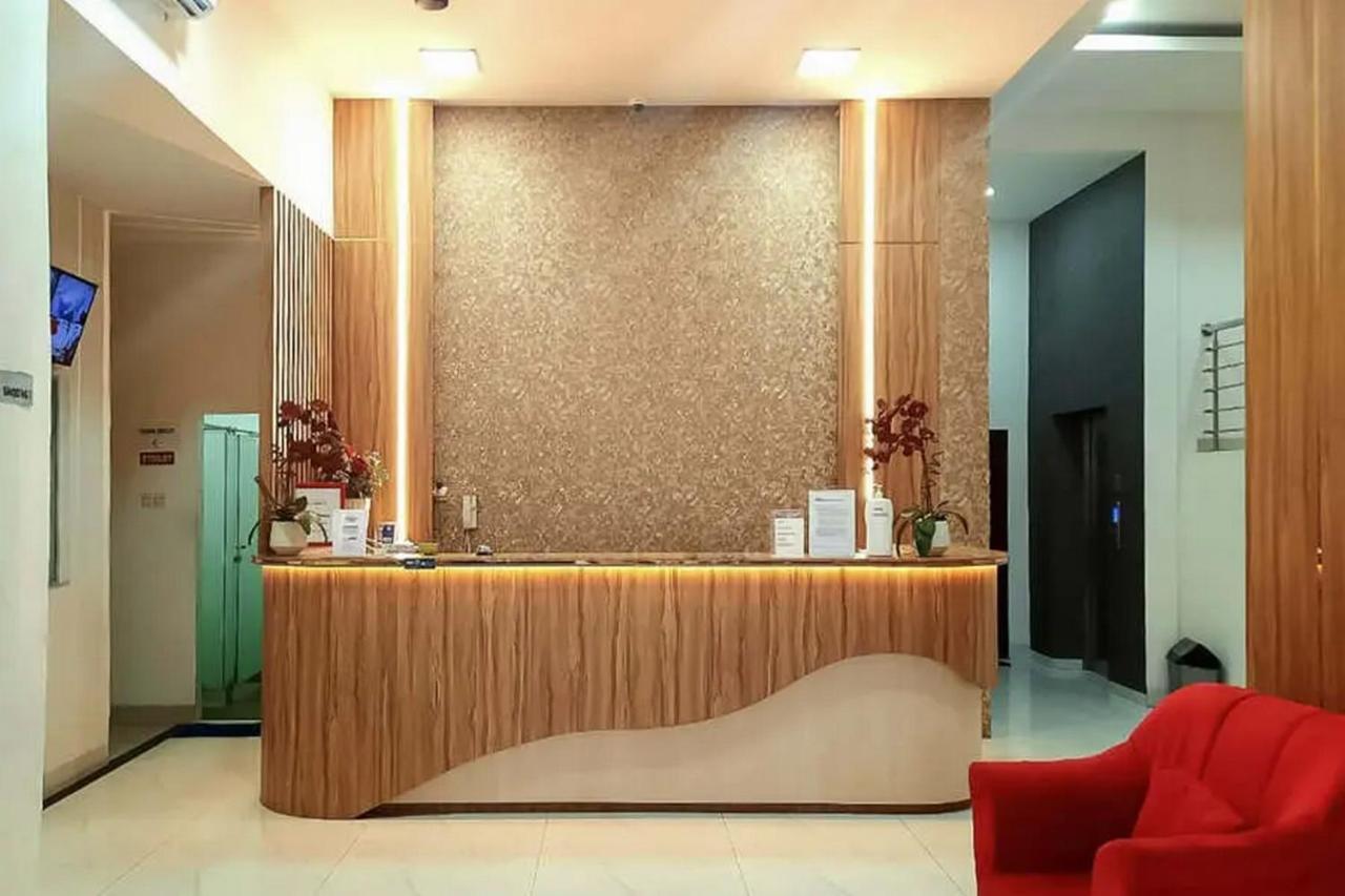 Reddoorz Plus @ Cemara Asri מדאן מראה חיצוני תמונה